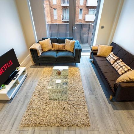 Lovely 4-Sleeper Apartment In Central Slough With Free Parking Exterior foto