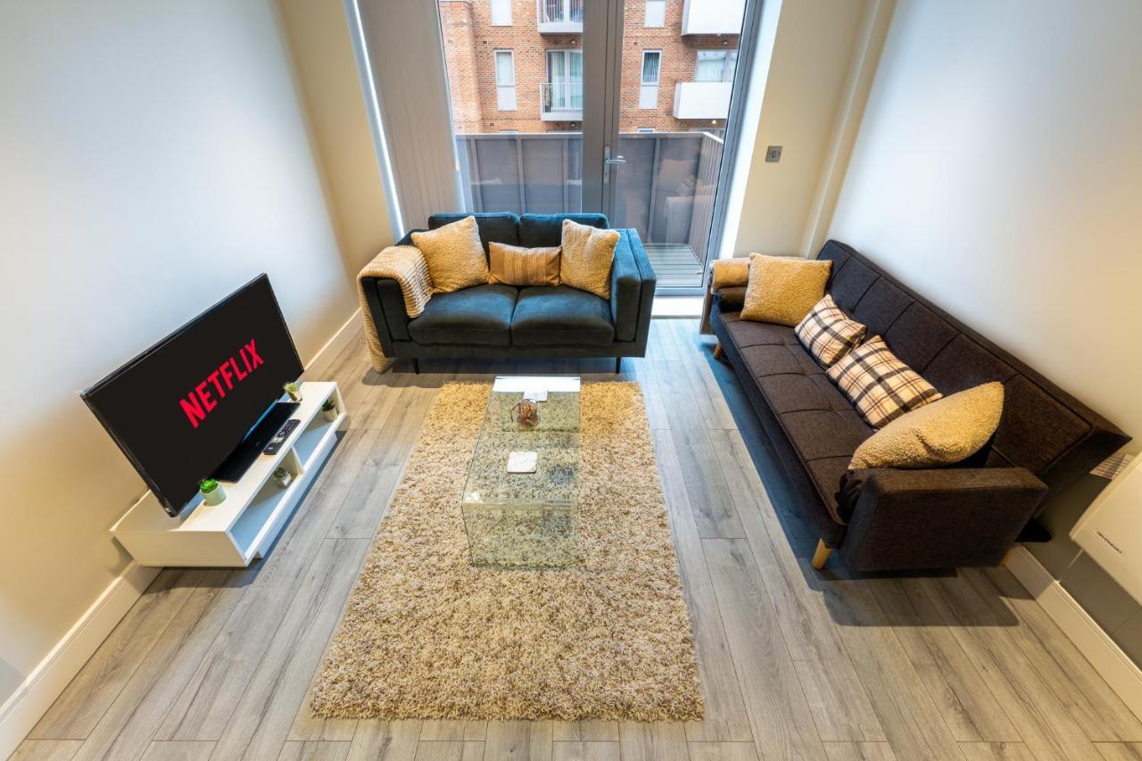 Lovely 4-Sleeper Apartment In Central Slough With Free Parking Exterior foto