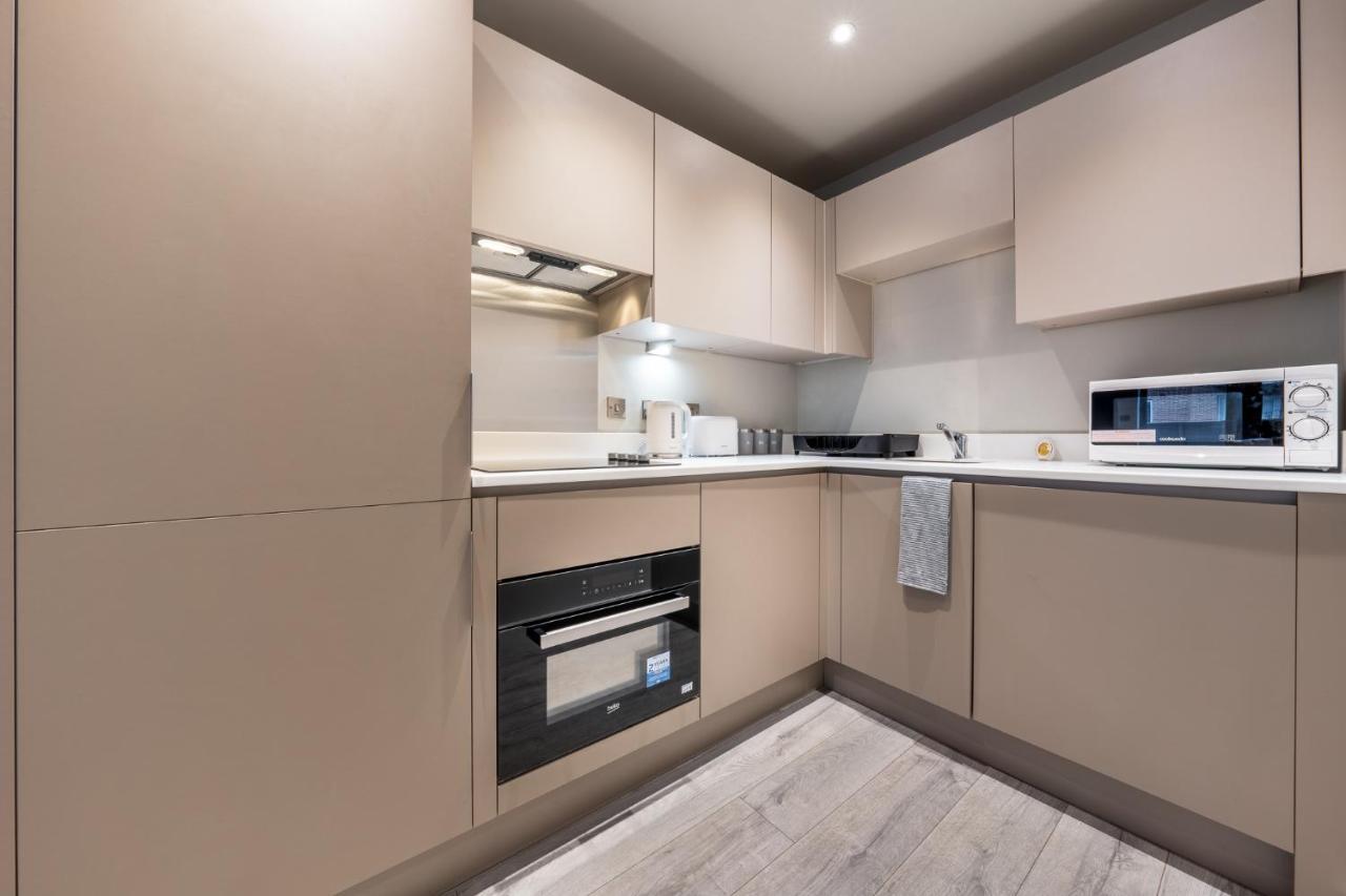 Lovely 4-Sleeper Apartment In Central Slough With Free Parking Exterior foto